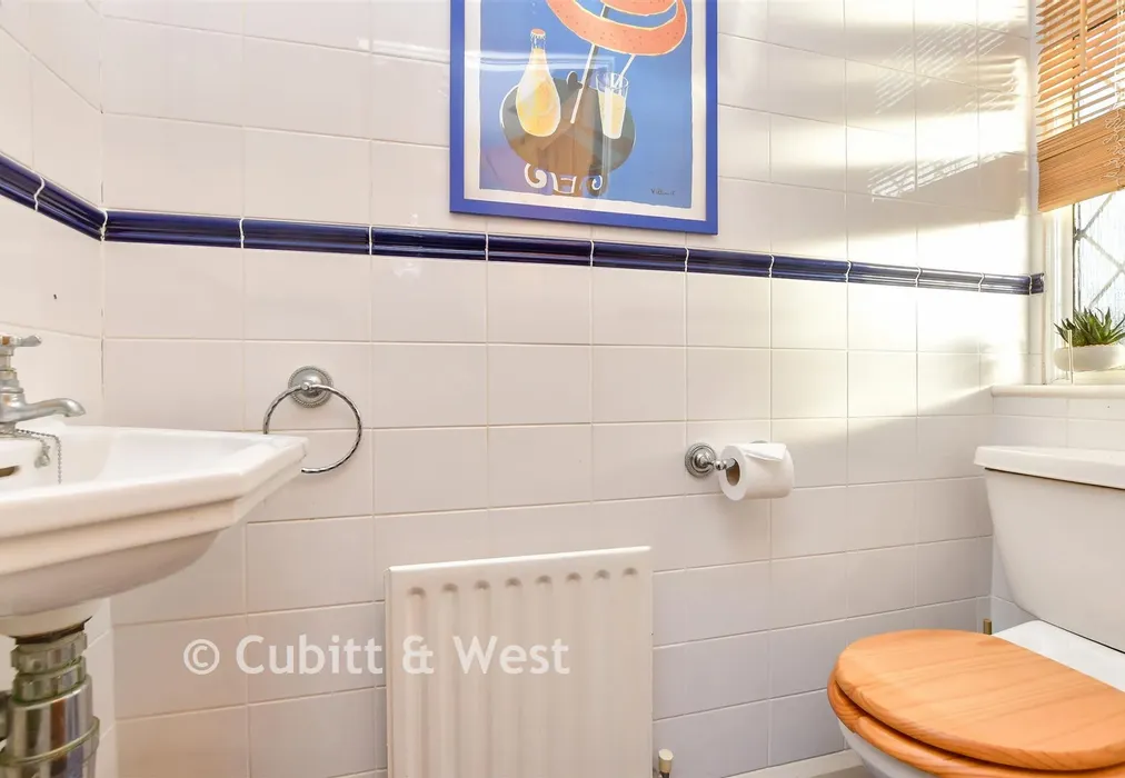 Cloakroom - Barmouth Road, Shirley, Croydon, Surrey - Wards of Kent