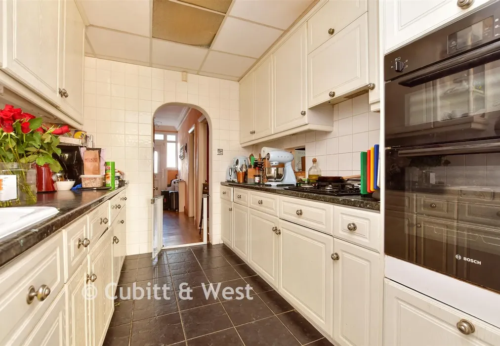Kitchen - Barmouth Road, Shirley, Croydon, Surrey - Wards of Kent