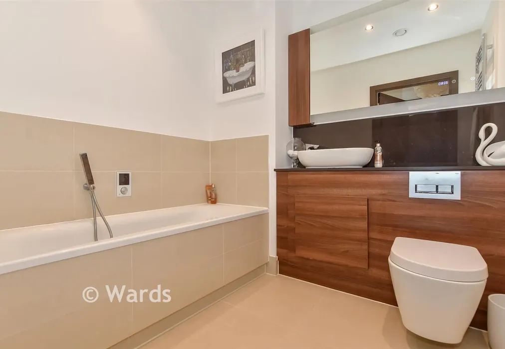 Bathroom - Rosalind Drive, Maidstone, Kent - Wards of Kent
