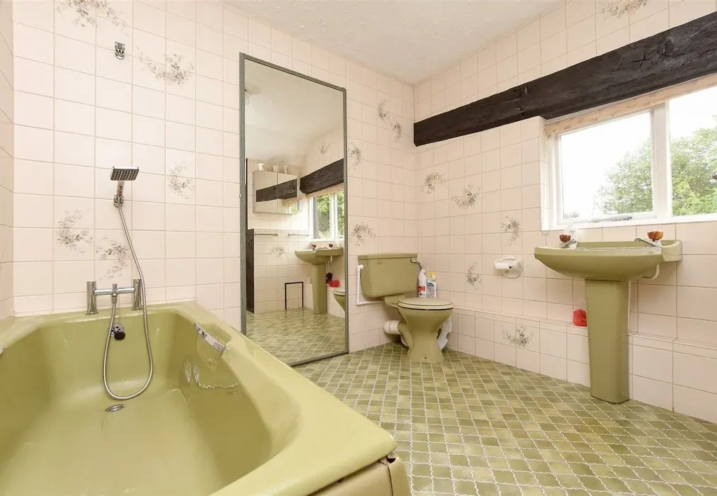Bathroom - Moats Lane, South Nutfield, Redhill, Surrey - Wards of Kent