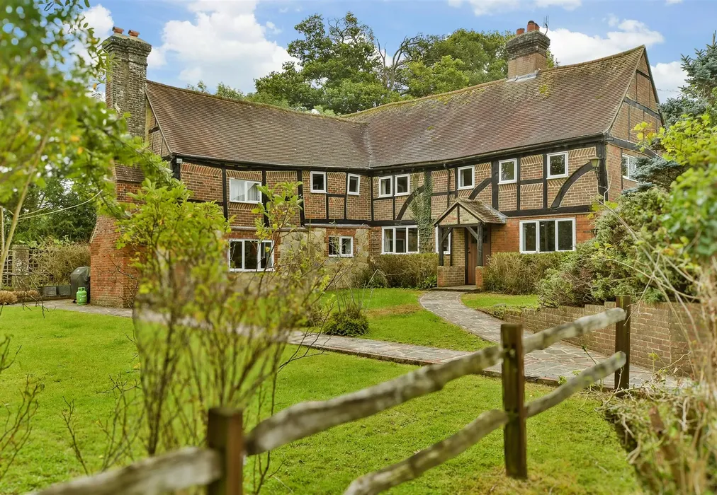 External Lifestyle Photograph - Moats Lane, South Nutfield, Redhill, Surrey - Wards of Kent