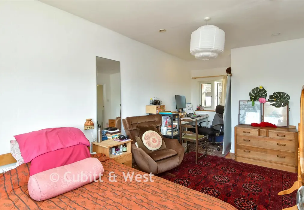 Bedroom 1 - Norwich Drive, Brighton, East Sussex - Wards of Kent