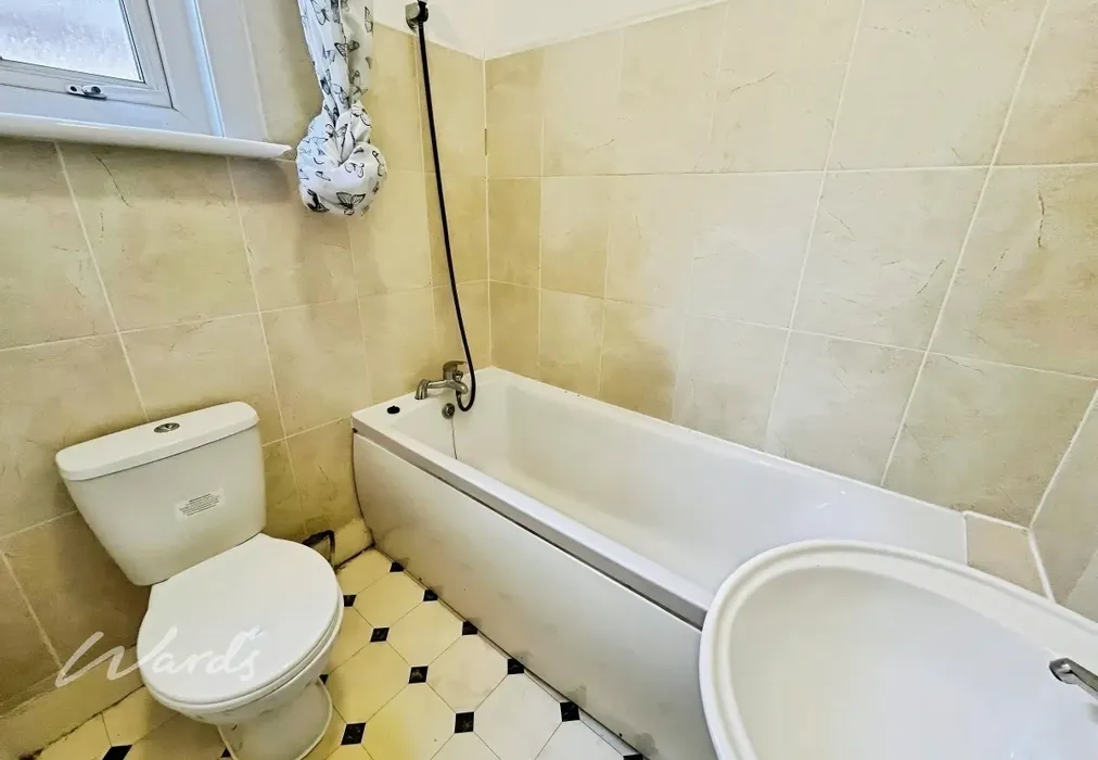67d4a072-Bathroom. - Pelham Road Gravesend DA11 - Wards of Kent