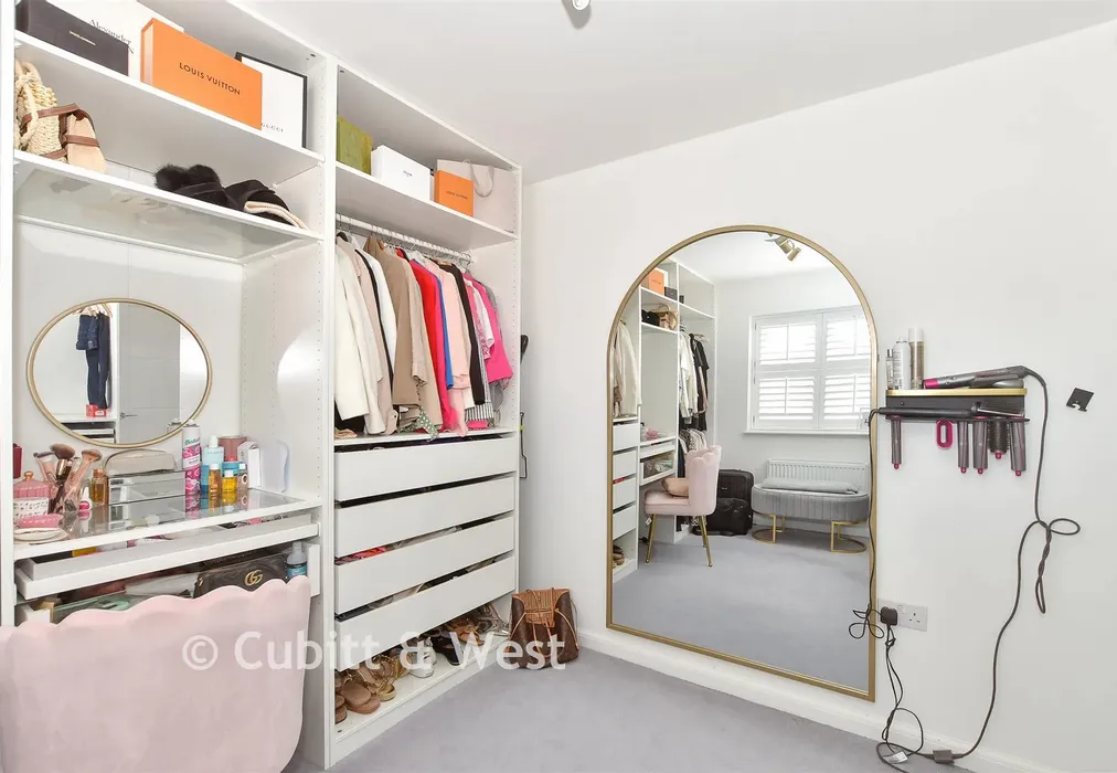 Bedroom 2 - Ledger Gardens, Reigate, Surrey - Wards of Kent