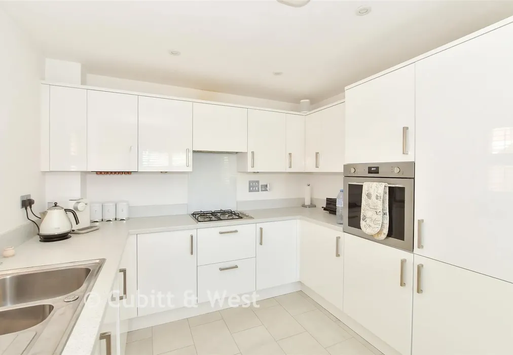 Kitchen/ Dining Room - Ledger Gardens, Reigate, Surrey - Wards of Kent