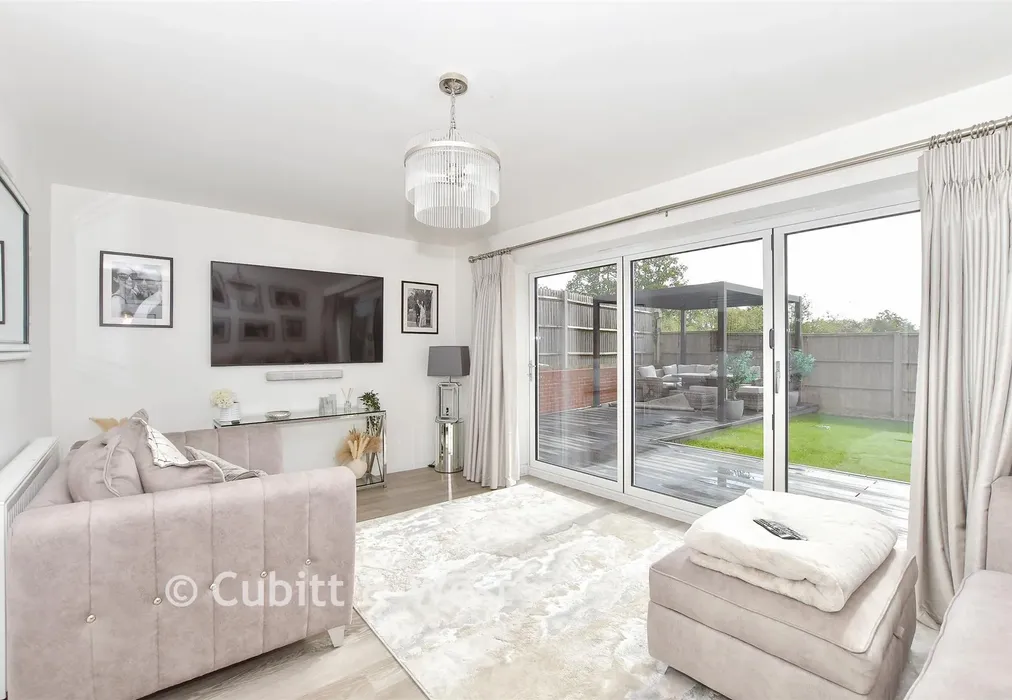 Sitting Room - Ledger Gardens, Reigate, Surrey - Wards of Kent