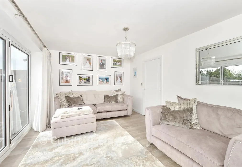 Sitting Room - Ledger Gardens, Reigate, Surrey - Wards of Kent