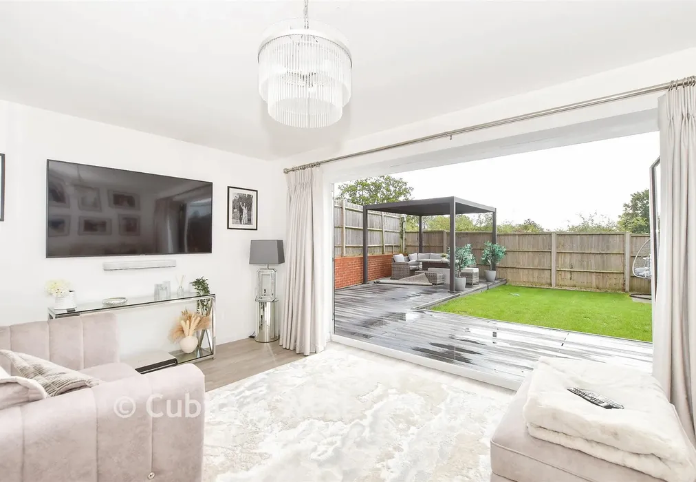 Internal Lifestyle Photograph - Ledger Gardens, Reigate, Surrey - Wards of Kent