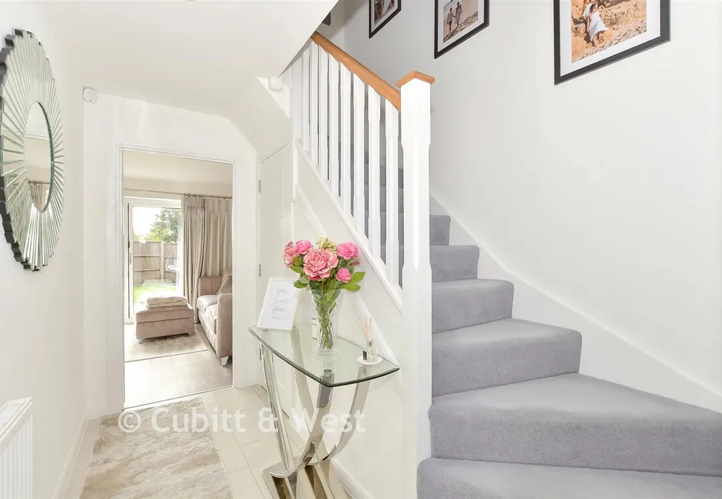 Entrance Hall - Ledger Gardens, Reigate, Surrey - Wards of Kent