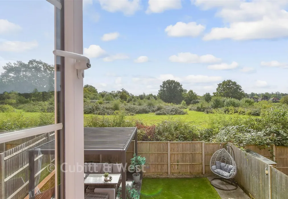 External Lifestyle Photograph - Ledger Gardens, Reigate, Surrey - Wards of Kent