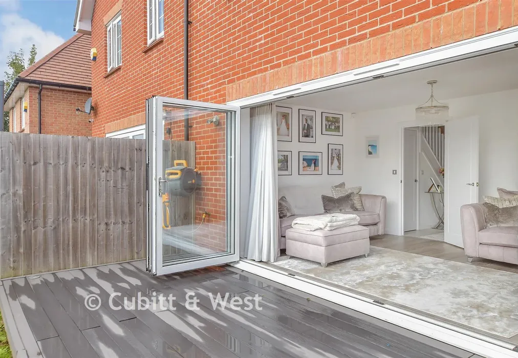 External Lifestyle Photograph - Ledger Gardens, Reigate, Surrey - Wards of Kent