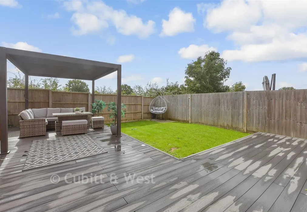 Rear Garden - Ledger Gardens, Reigate, Surrey - Wards of Kent