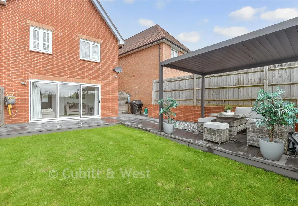 Rear Garden - Ledger Gardens, Reigate, Surrey - Wards of Kent