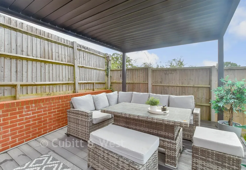 Rear Garden - Ledger Gardens, Reigate, Surrey - Wards of Kent