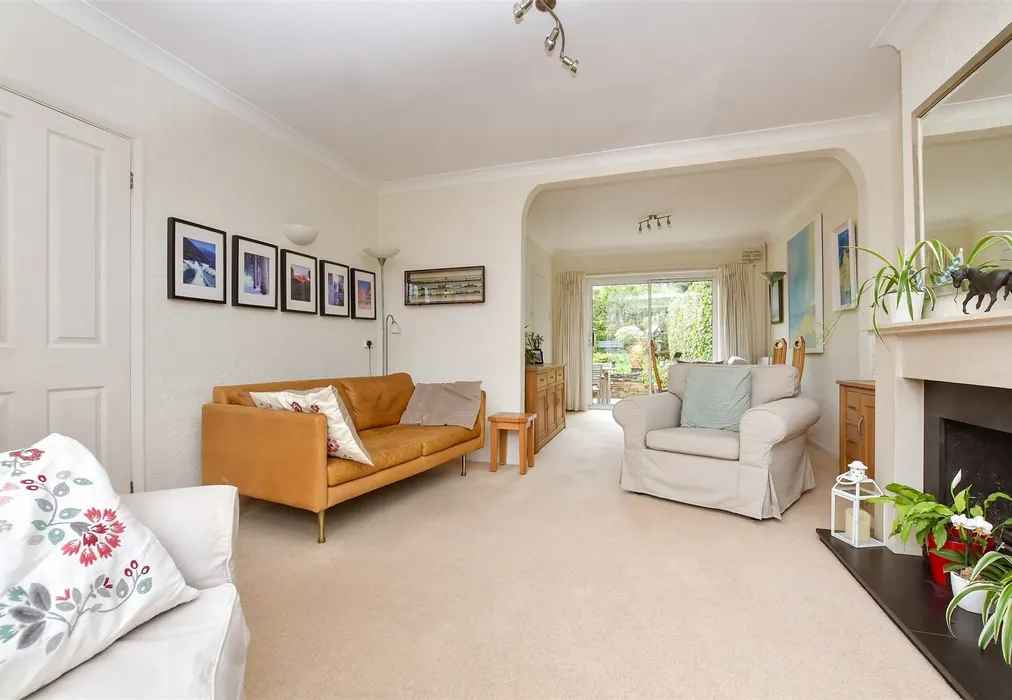 Lounge - Cobham Road, Fetcham, Leatherhead, Surrey - Wards of Kent