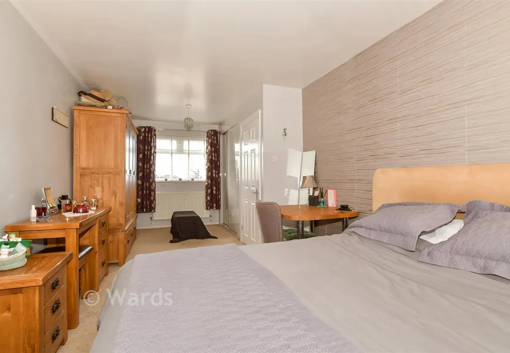 Bedroom 1 - Lynsted Close, Bexleyheath, Kent - Wards of Kent