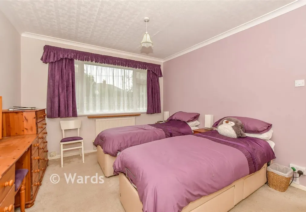 Bedroom 1 - Craythorne Close, New Romney, Kent - Wards of Kent