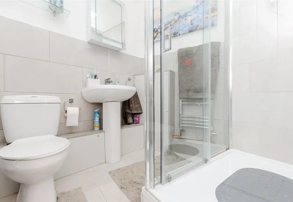 En-Suite Shower Room - Hever Avenue, West Kingsdown, Sevenoaks, Kent - Wards of Kent