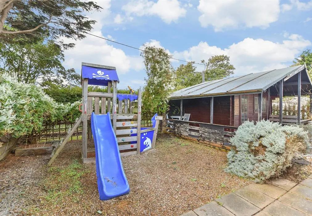 Rear Garden - The Parade, Greatstone, Kent - Wards of Kent