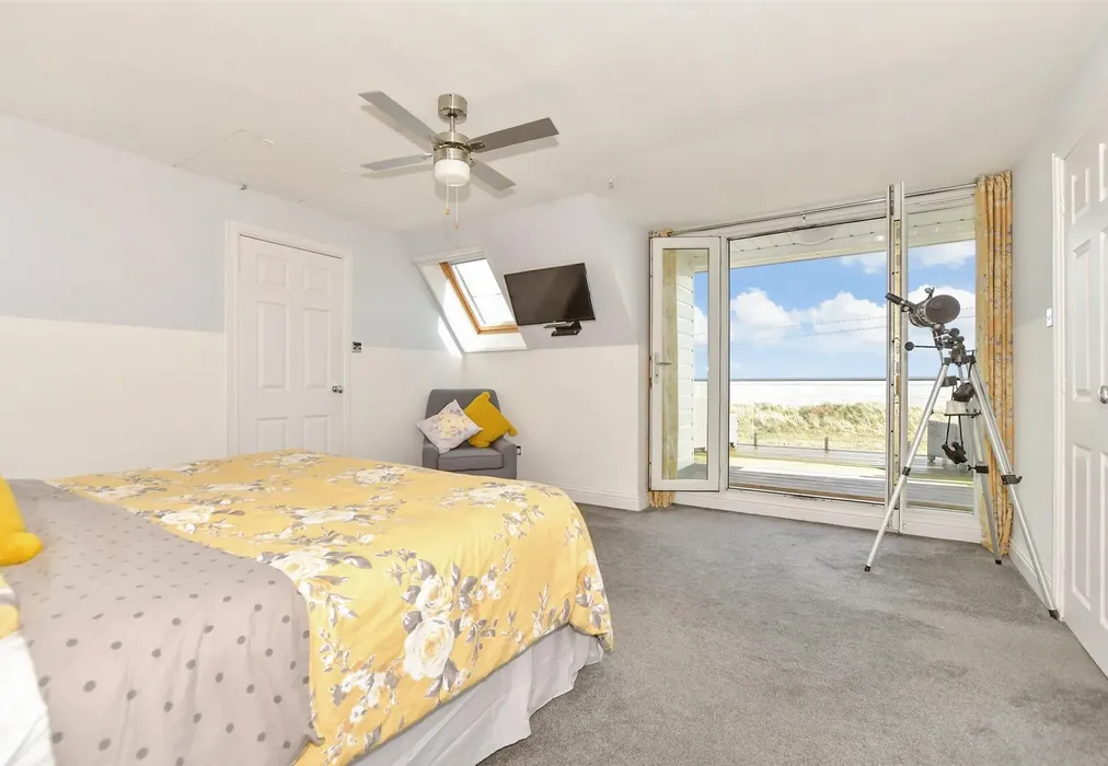 External Lifestyle Photograph - The Parade, Greatstone, Kent - Wards of Kent