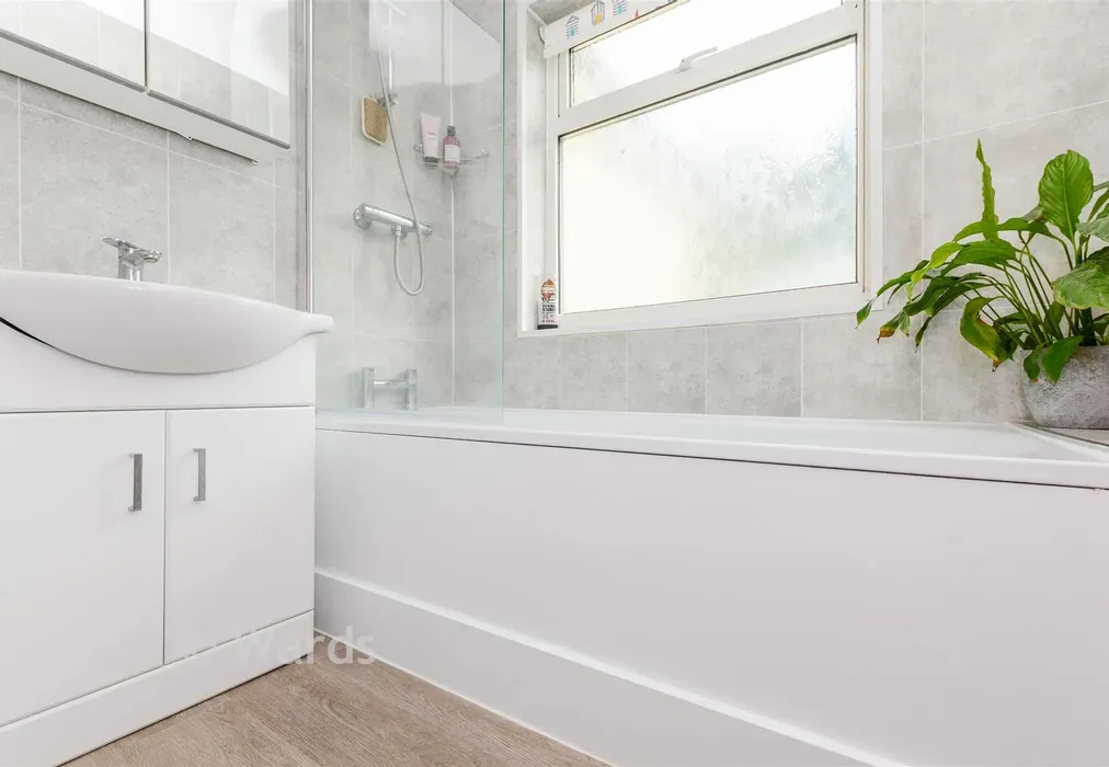 Bathroom - Grasmere Road, Bexleyheath, Kent - Wards of Kent