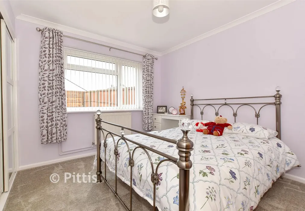 Bedroom 2 - Greenways, Cowes, Isle of Wight - Wards of Kent