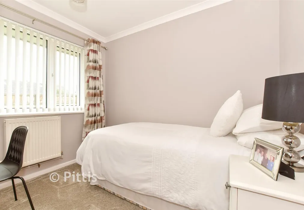 Bedroom 3 - Greenways, Cowes, Isle of Wight - Wards of Kent