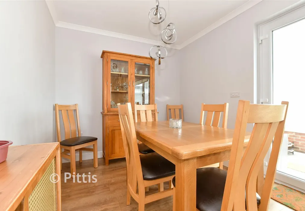 Lounge/Dining Room - Greenways, Cowes, Isle of Wight - Wards of Kent