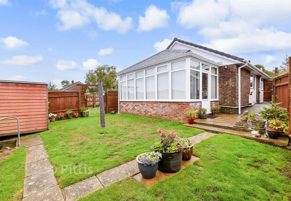 Rear Garden - Greenways, Cowes, Isle of Wight - Wards of Kent