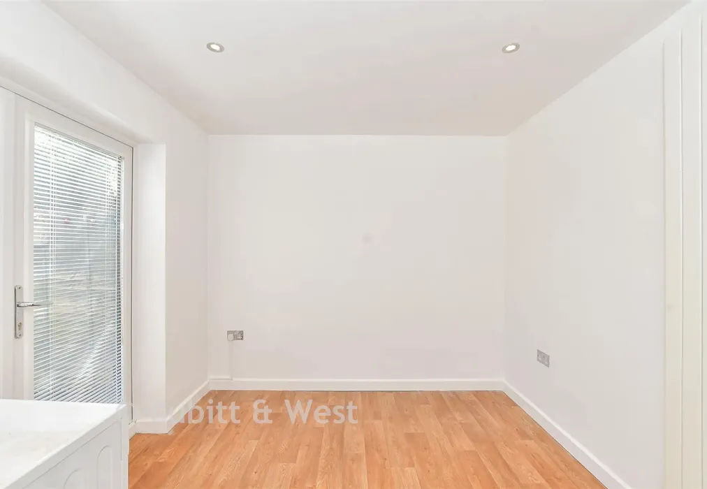 Kitchen/ Diner - Old Manor Road, Rustington, West Sussex - Wards of Kent