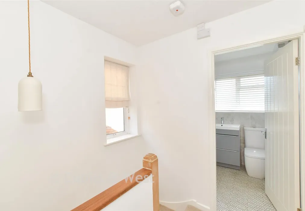 Landing - Old Manor Road, Rustington, West Sussex - Wards of Kent