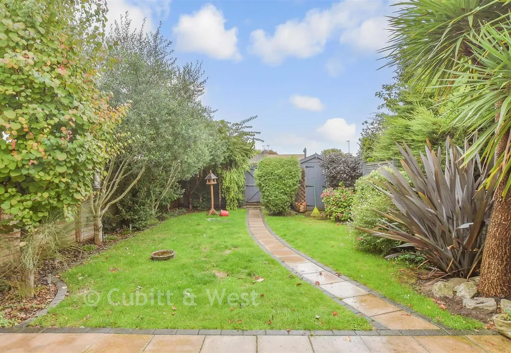 Rear Garden - Old Manor Road, Rustington, West Sussex - Wards of Kent