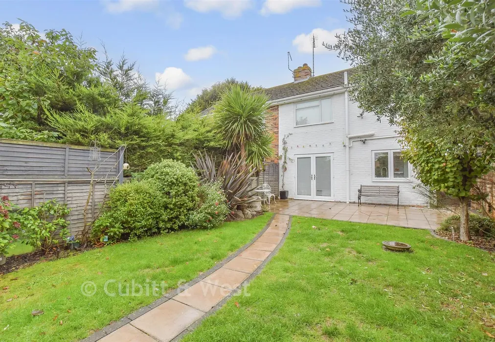 Rear Garden - Old Manor Road, Rustington, West Sussex - Wards of Kent