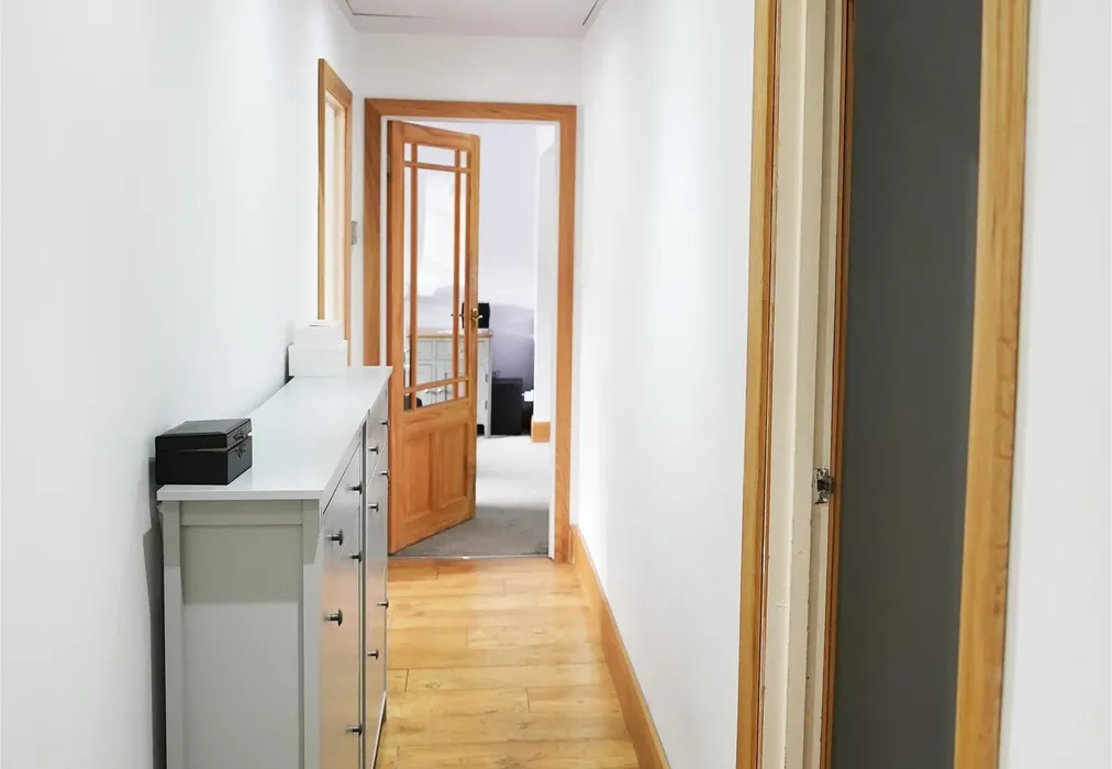 Hallway - Milton Road, Caterham, Surrey - Wards of Kent