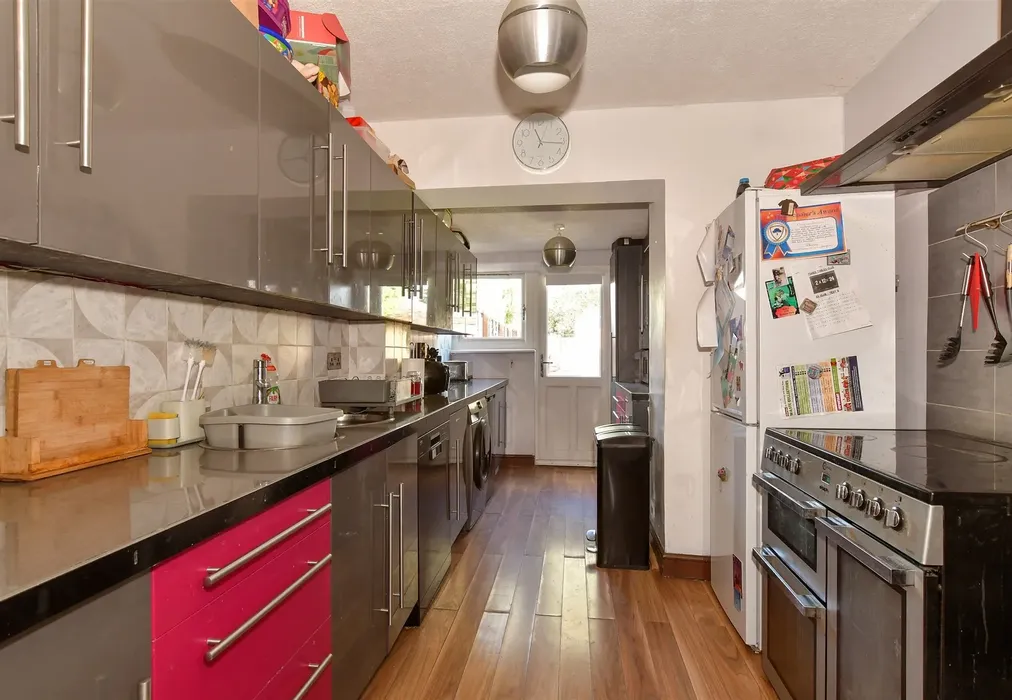 Kitchen - Ewart Road, Chatham, Kent - Wards of Kent