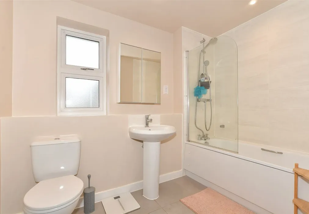 Bathroom - Bramley Vale, Cranleigh, Surrey - Wards of Kent