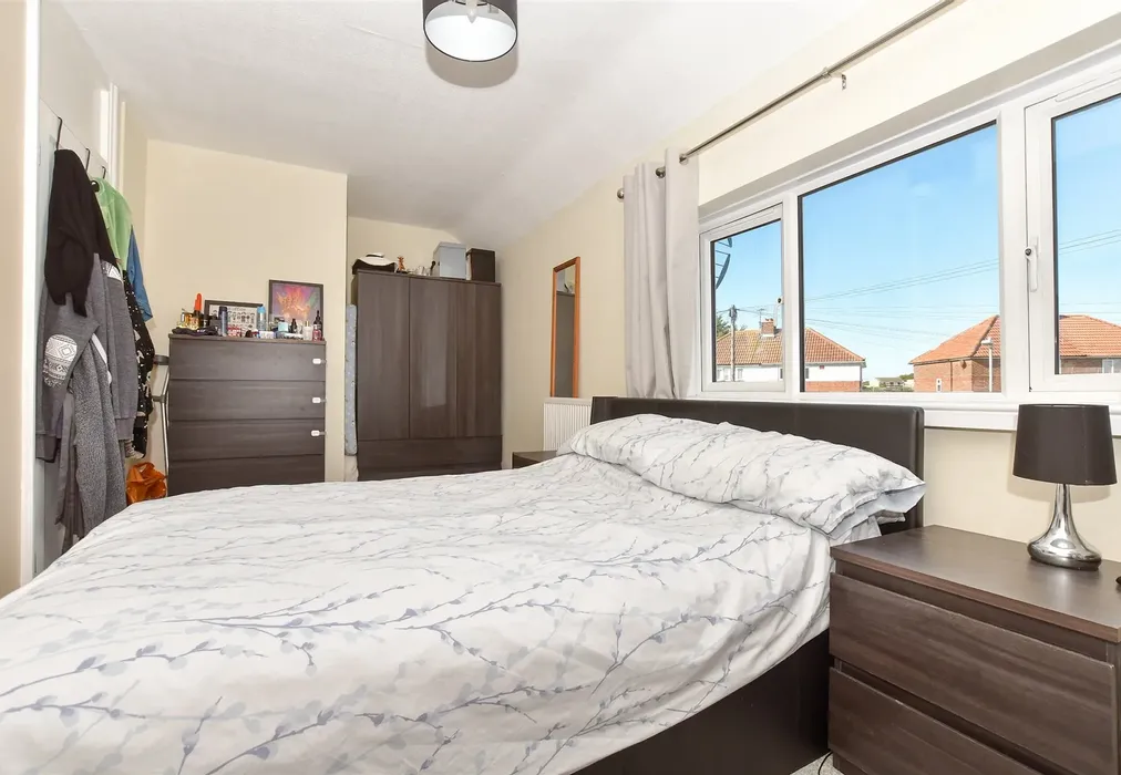 Bedroom 1 - Redsull Avenue, Deal, Kent - Wards of Kent