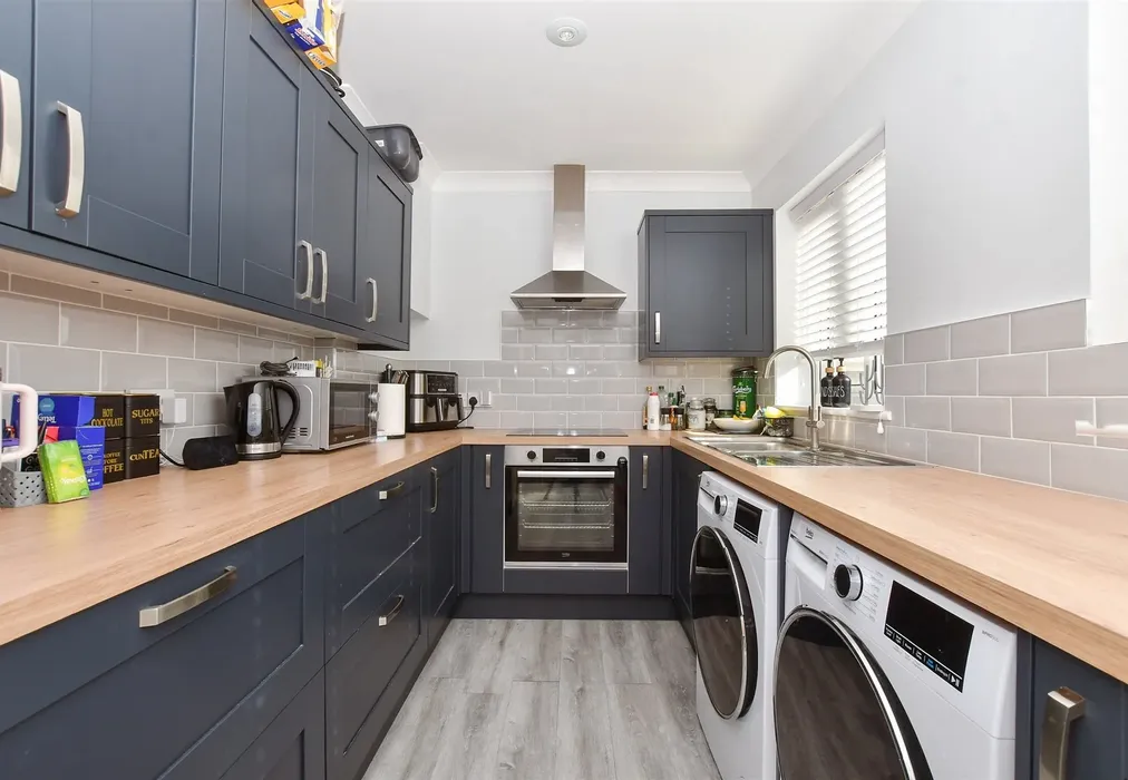 Kitchen - Redsull Avenue, Deal, Kent - Wards of Kent