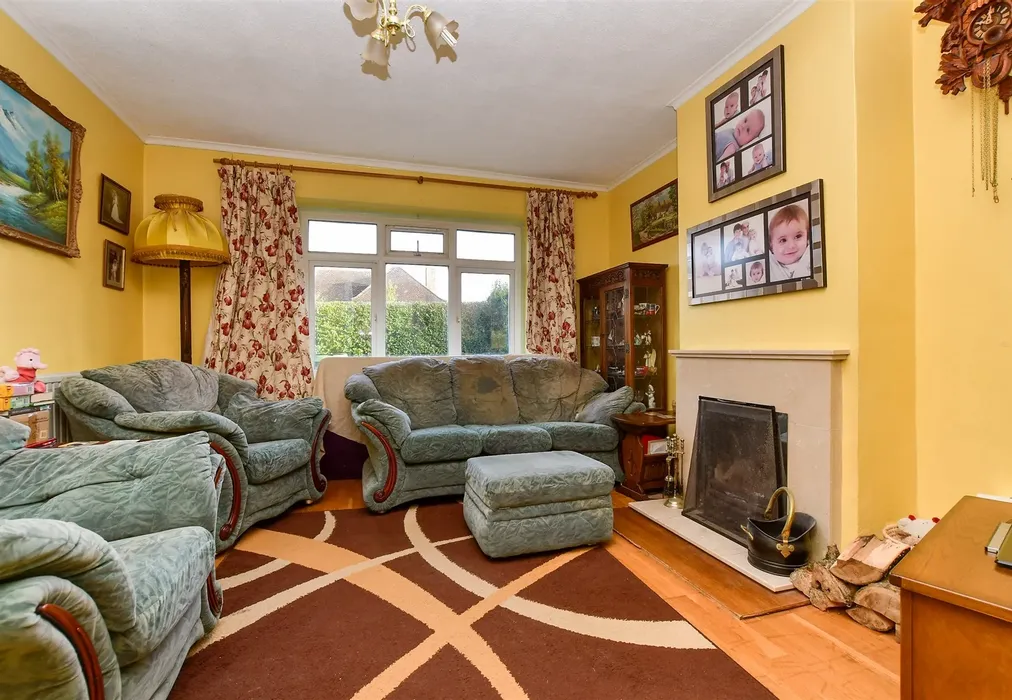 Living Room - Sole Farm Avenue, Bookham, Leatherhead, Surrey - Wards of Kent
