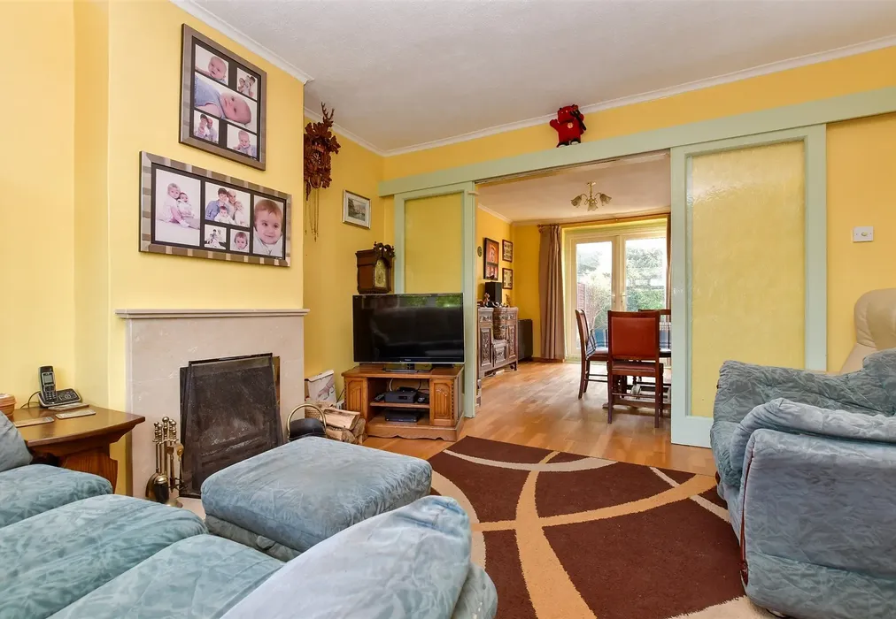 Living Room - Sole Farm Avenue, Bookham, Leatherhead, Surrey - Wards of Kent