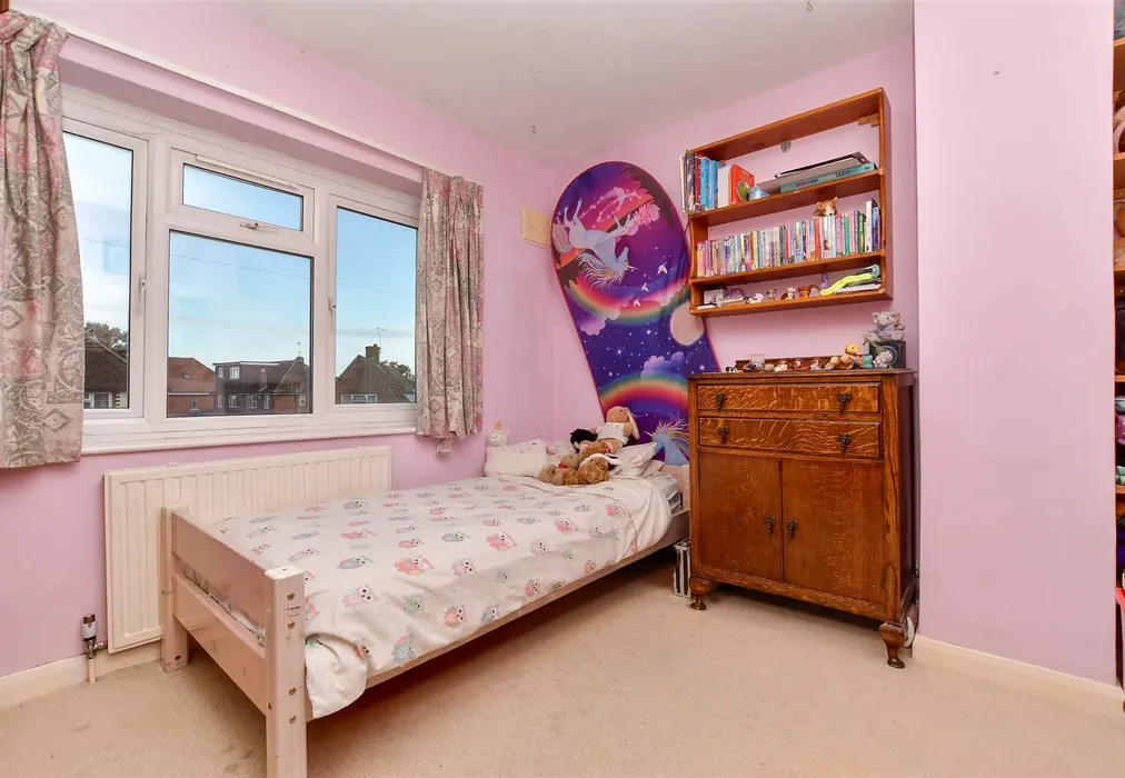 Bedroom 3 - Sole Farm Avenue, Bookham, Leatherhead, Surrey - Wards of Kent
