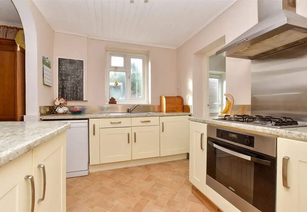 Kitchen - Sole Farm Avenue, Bookham, Leatherhead, Surrey - Wards of Kent