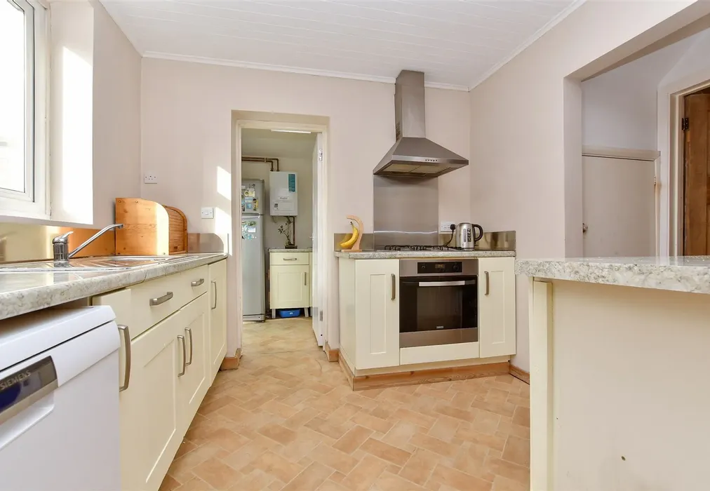 Kitchen - Sole Farm Avenue, Bookham, Leatherhead, Surrey - Wards of Kent