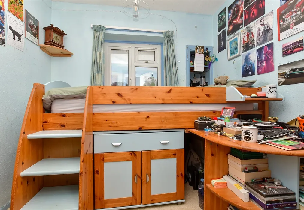 Bedroom 4 - Sole Farm Avenue, Bookham, Leatherhead, Surrey - Wards of Kent