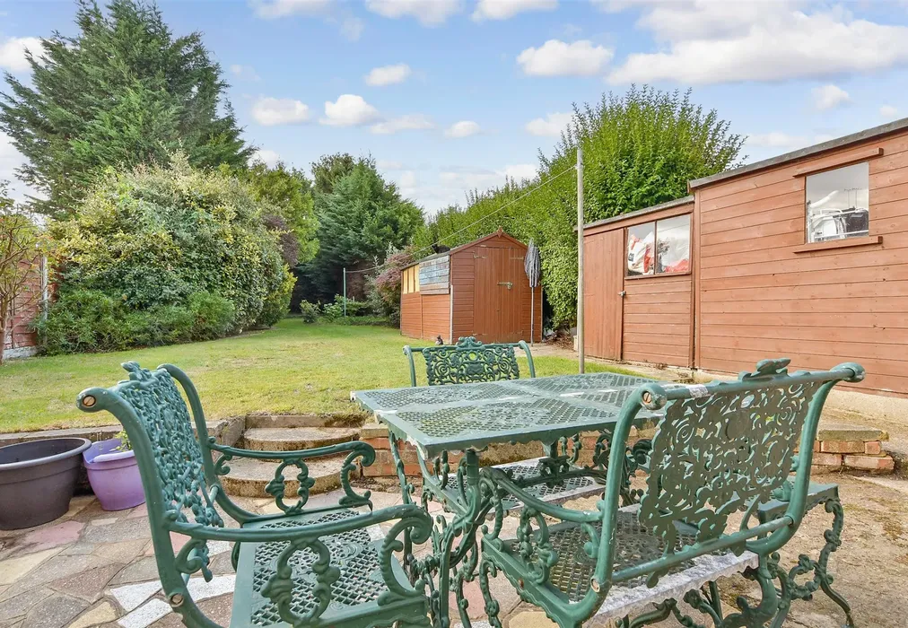 Rear Garden - Sole Farm Avenue, Bookham, Leatherhead, Surrey - Wards of Kent