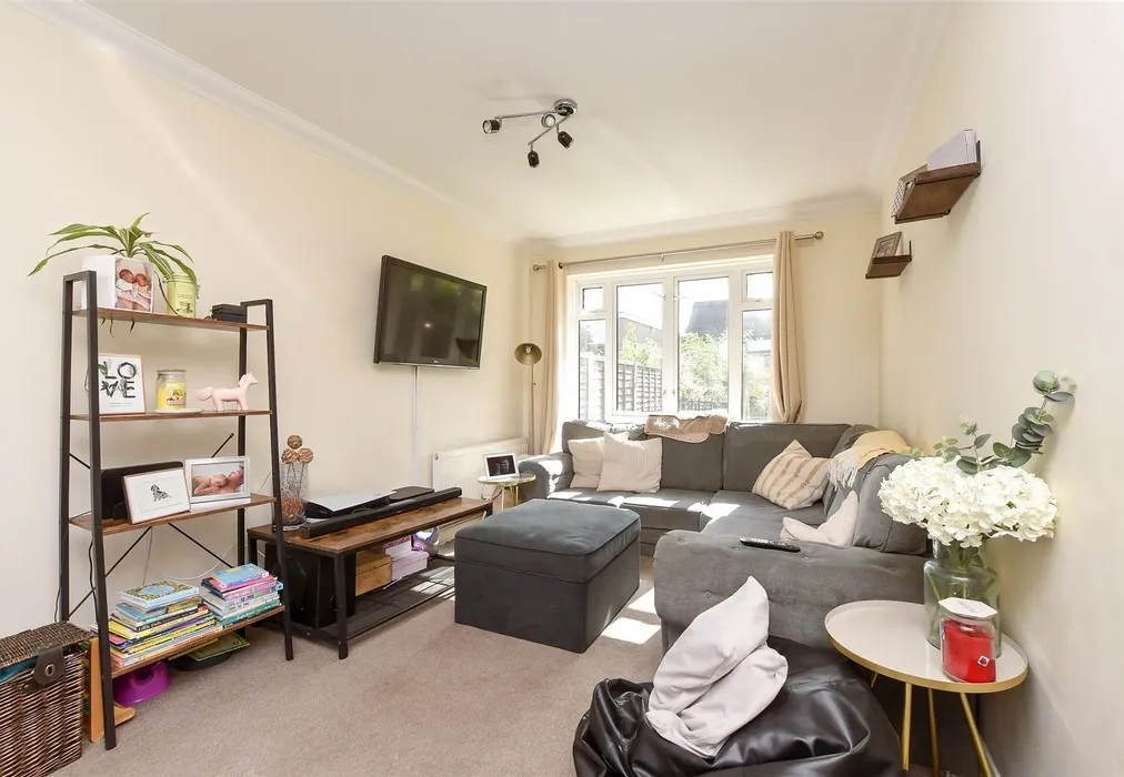 Lounge - Horsecroft, Banstead, Surrey - Wards of Kent