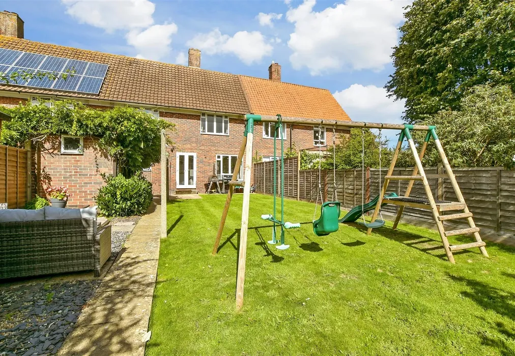 Rear Garden - Horsecroft, Banstead, Surrey - Wards of Kent