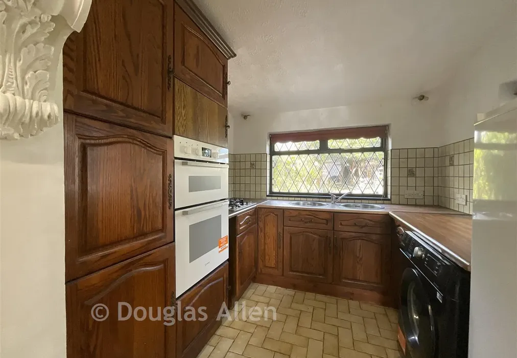 Kitchen - Runwell Road, Wickford, Essex - Wards of Kent