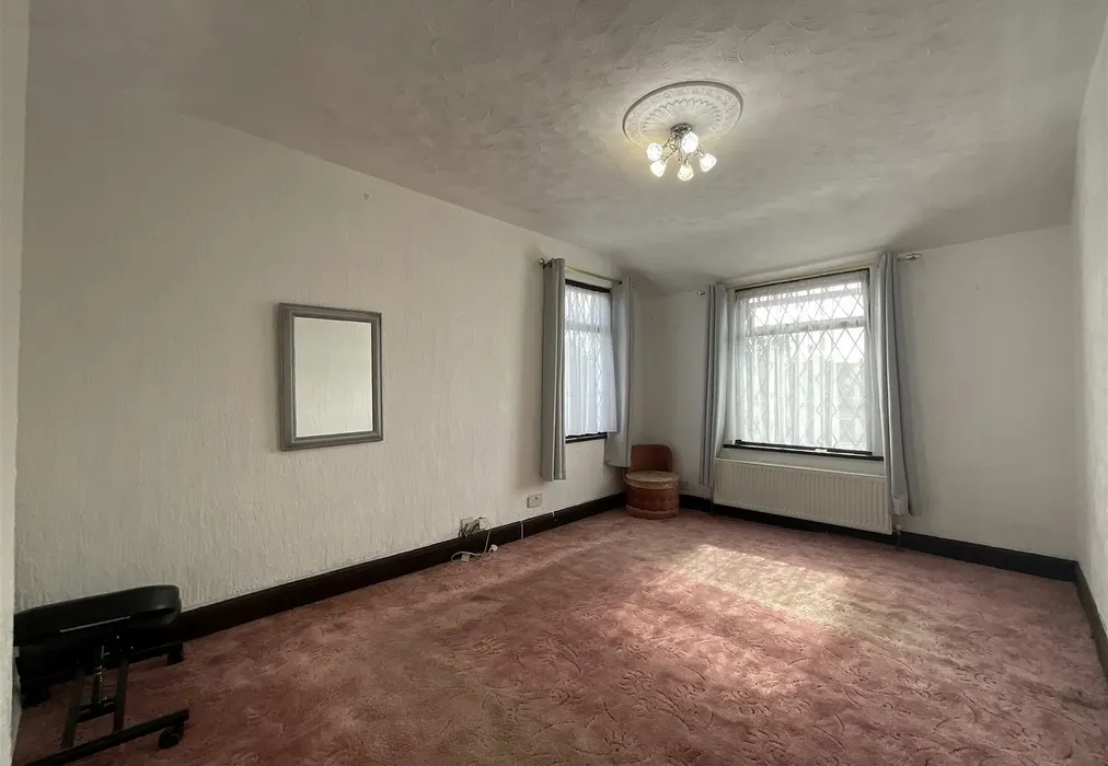 Bedroom 1 - Runwell Road, Wickford, Essex - Wards of Kent