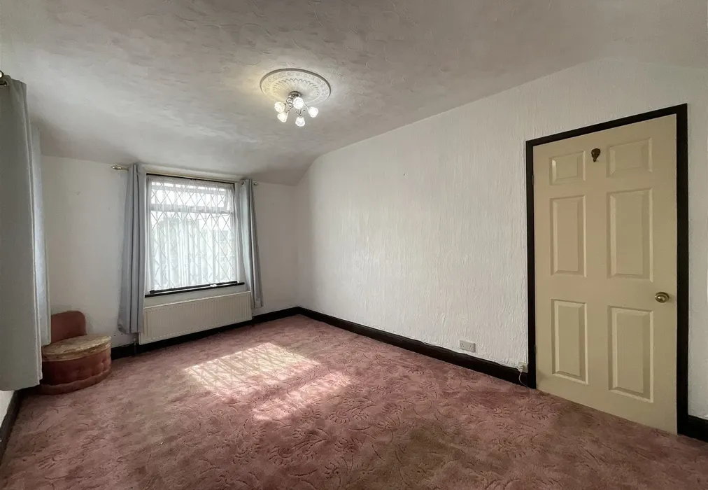Bedroom 1 - Runwell Road, Wickford, Essex - Wards of Kent